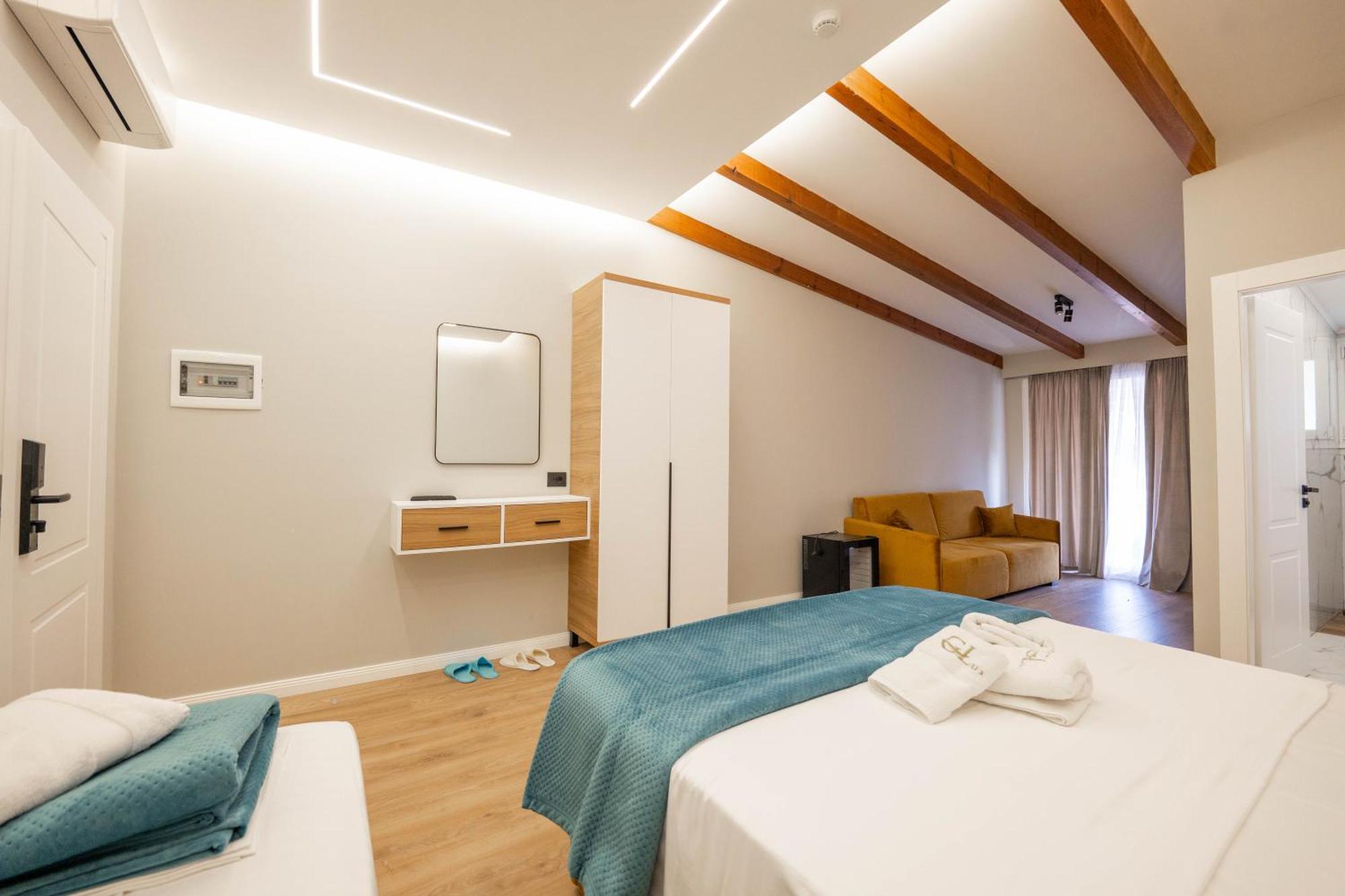 Golemi Lux Hotel Esterno foto